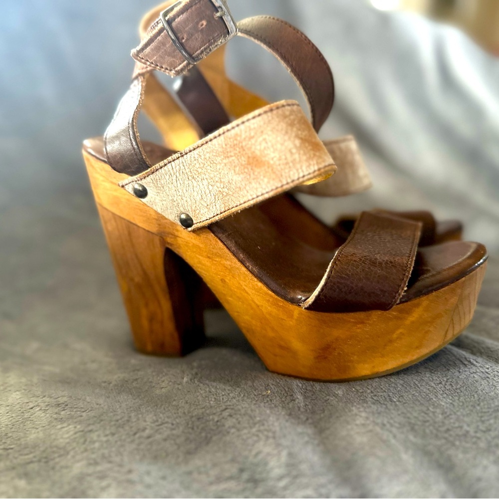 New, Bed l Stu sandals 6.5 missing buckle
